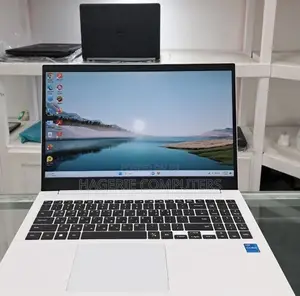 New Laptop Samsung 8GB SSD 256GB