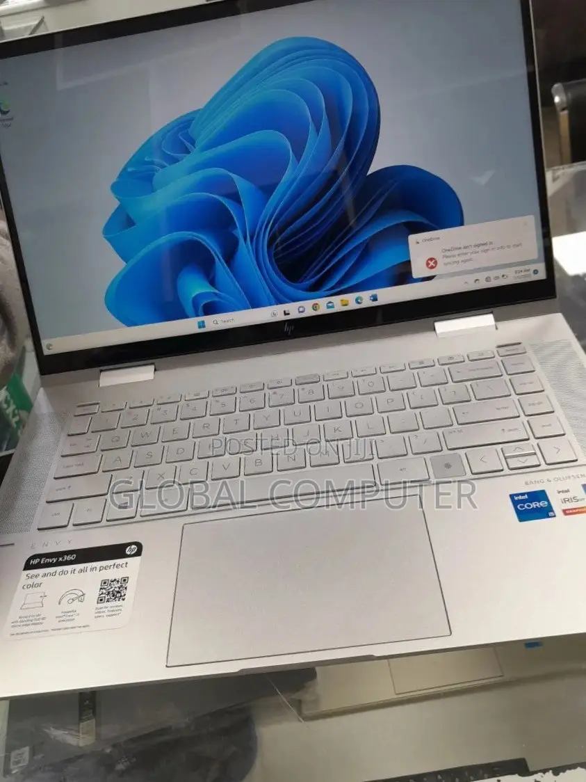 New Laptop HP Envy X360 8GB Intel Core I5 SSD 256GB
