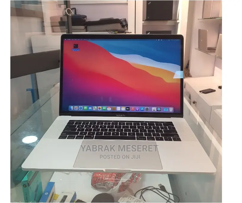 New Laptop Apple MacBook Pro 2017 16GB Intel Core I7 SSD 512GB