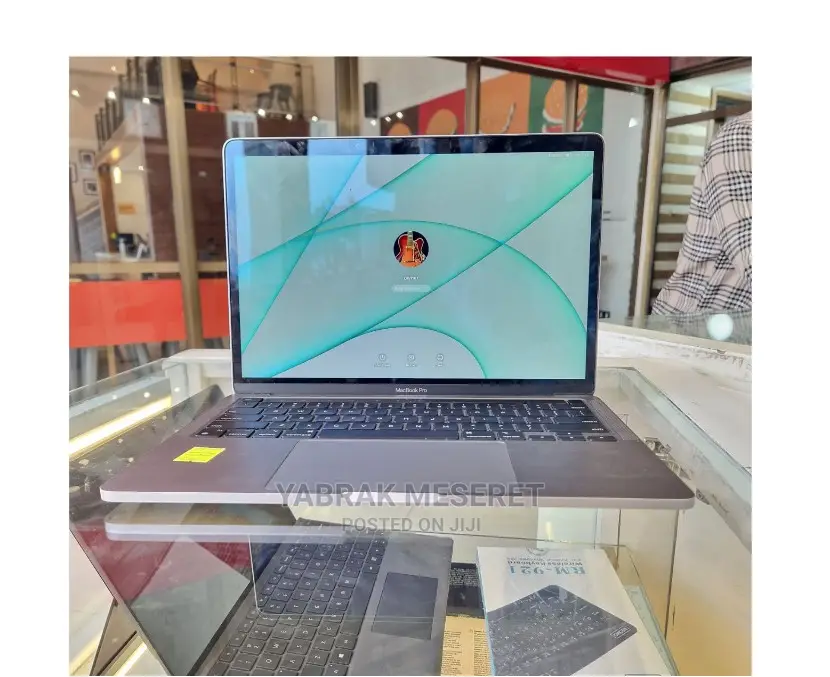 New Laptop Apple MacBook Pro M1 8GB Apple M1 Pro SSD 256GB