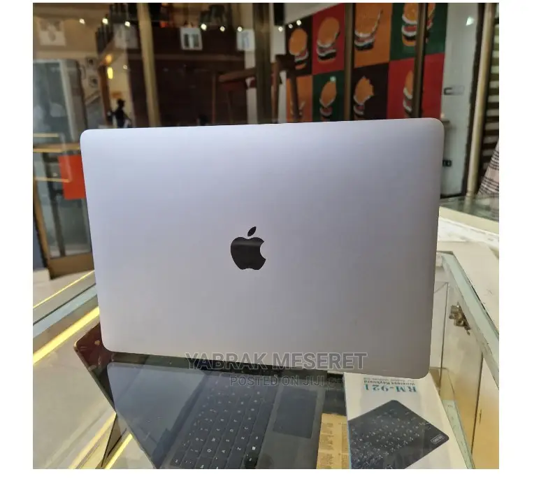 New Laptop Apple MacBook Pro M1 8GB Apple M1 Pro SSD 256GB