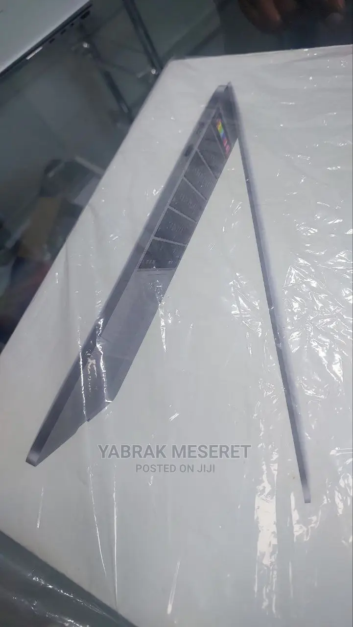 New Laptop Apple MacBook Pro 2020 8GB Apple M1 Pro SSD 256GB