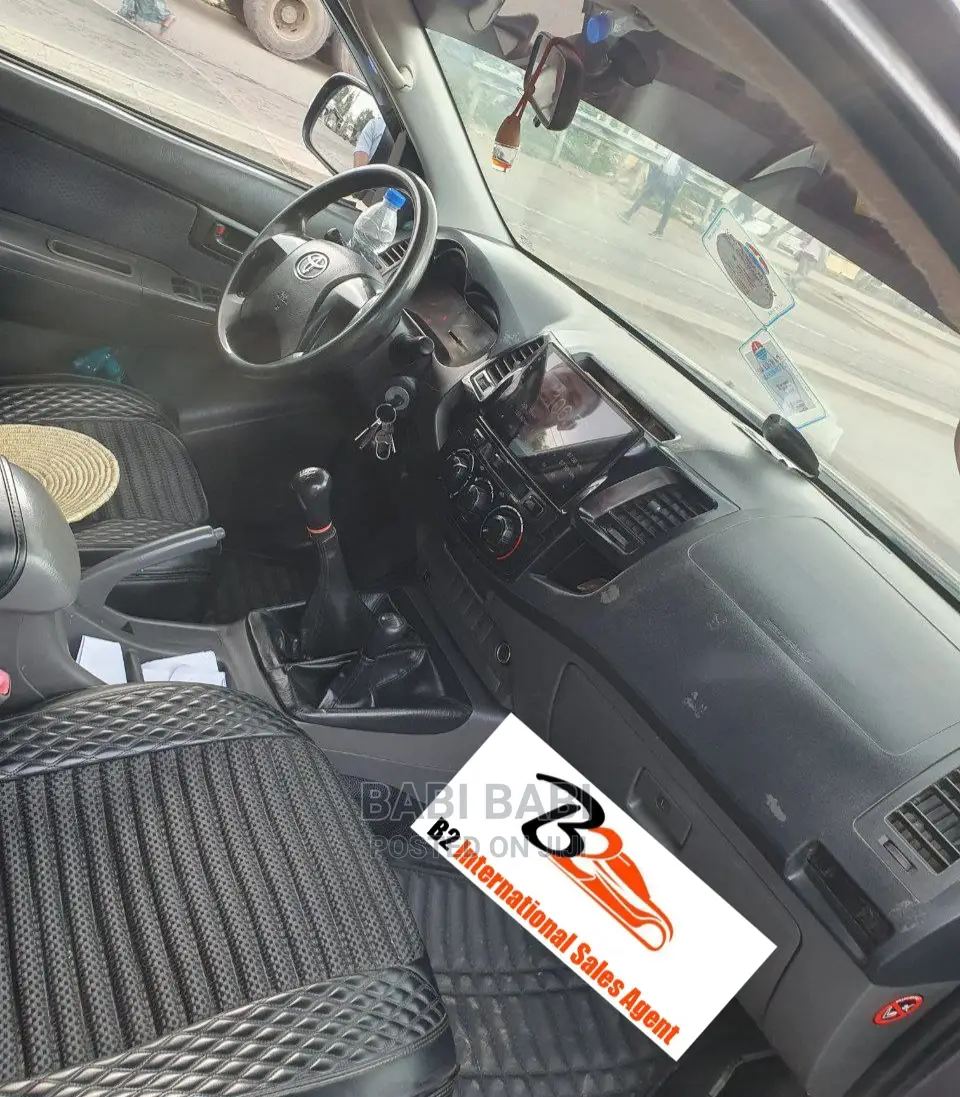 Toyota Hilux 2010 Gray