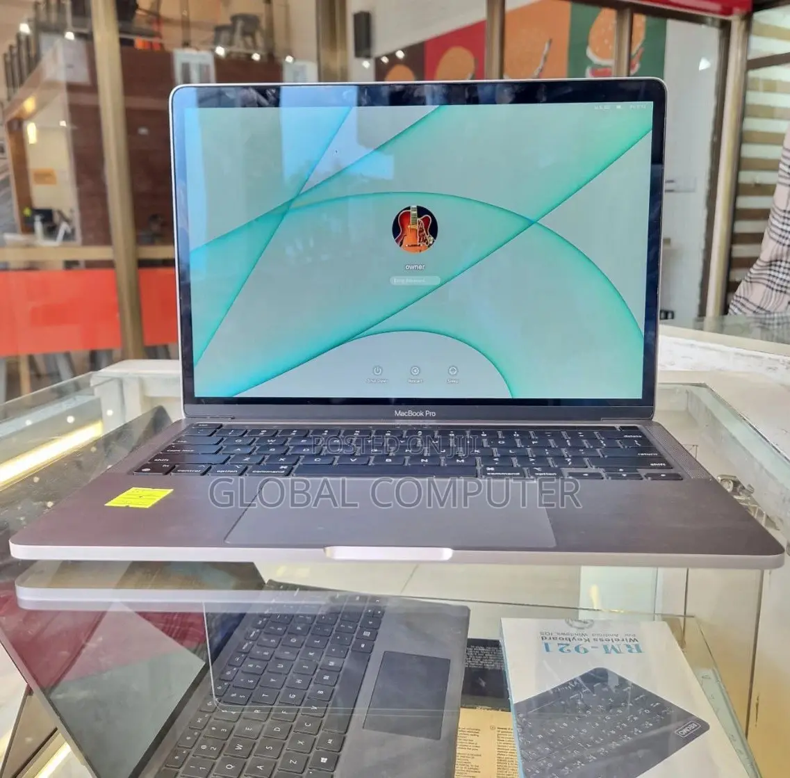 New Laptop Apple MacBook 2020 8GB Apple M1 Pro SSD 256GB