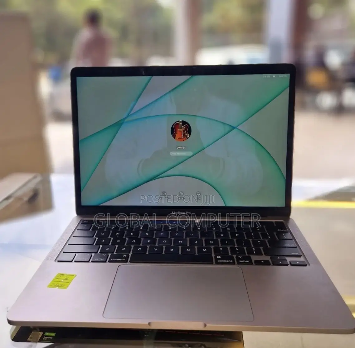 New Laptop Apple MacBook 2020 8GB Apple M1 Pro SSD 256GB