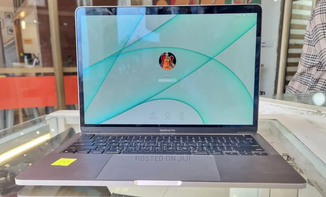 New Laptop Apple MacBook Pro M1 8GB Apple M1 Pro SSD 256GB