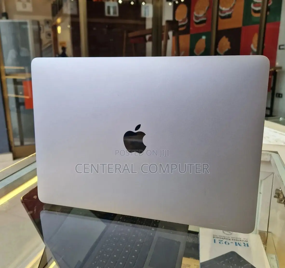 New Laptop Apple MacBook Pro M1 8GB Apple M1 Pro SSD 256GB