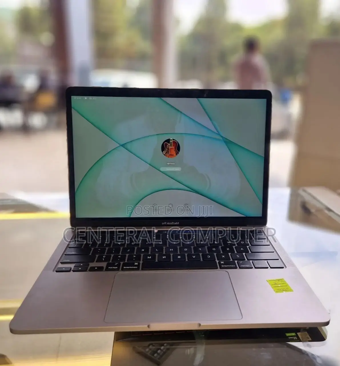 New Laptop Apple MacBook Pro M1 8GB Apple M1 Pro SSD 256GB