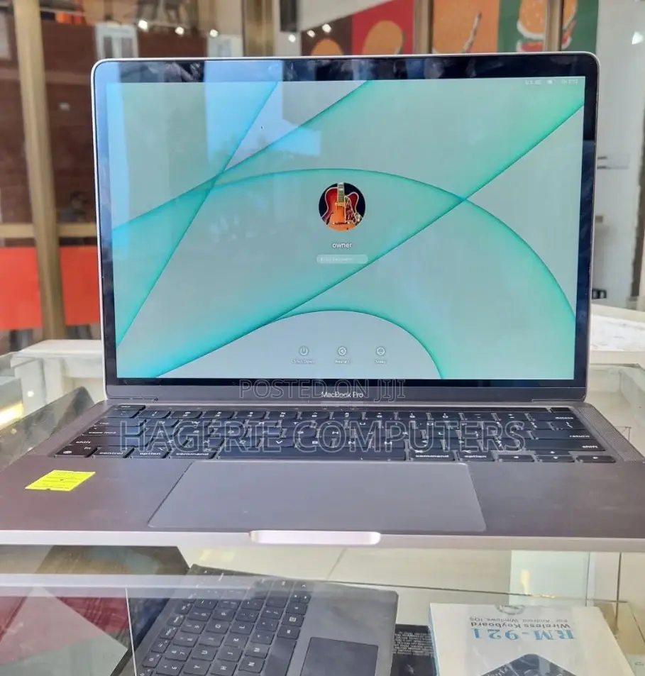 New Laptop Apple MacBook 2020 8GB Apple M1 SSD 256GB