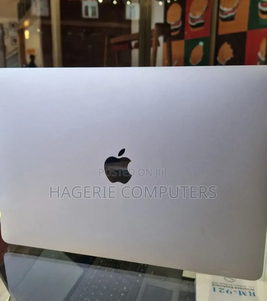 New Laptop Apple MacBook 2020 8GB Apple M1 SSD 256GB
