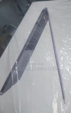 New Laptop Apple MacBook Pro 2020 8GB SSD 256GB