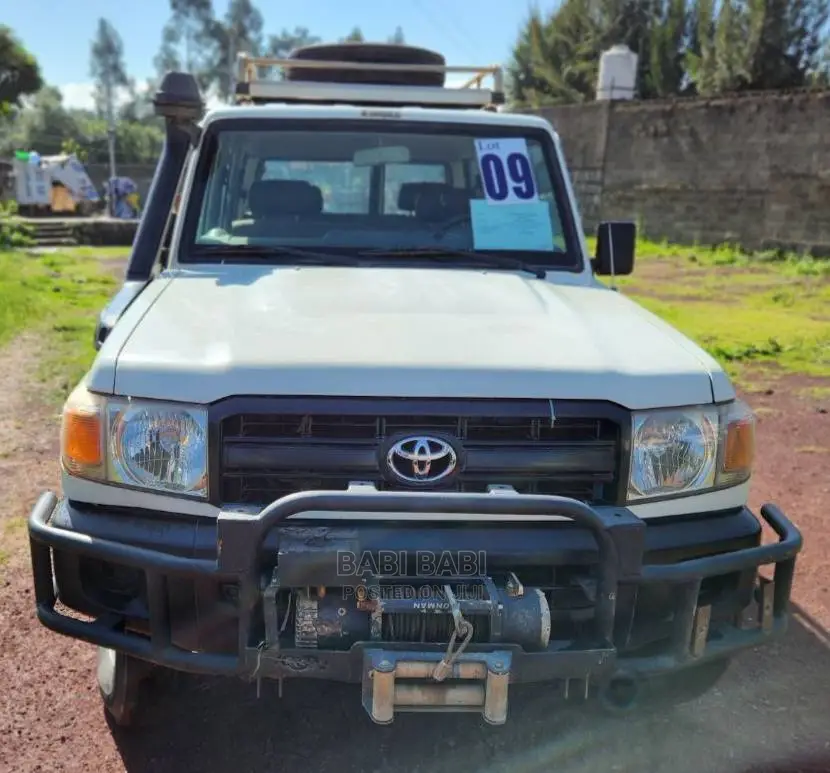 Toyota Land Cruiser 2014 White