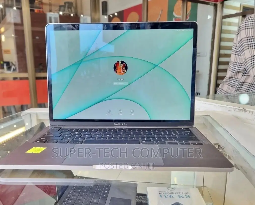 New Laptop Apple MacBook Pro 2020 M1 8GB Apple M1 SSD 256GB