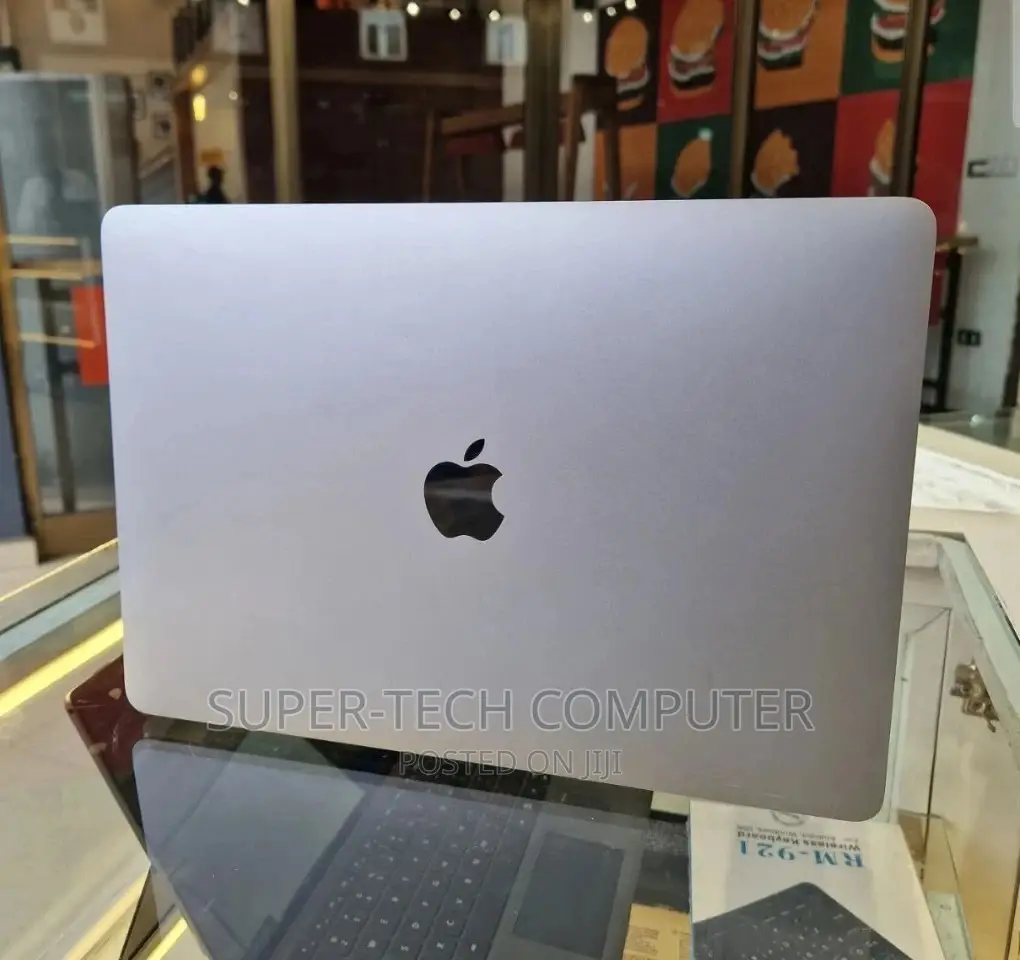 New Laptop Apple MacBook Pro 2020 M1 8GB Apple M1 SSD 256GB