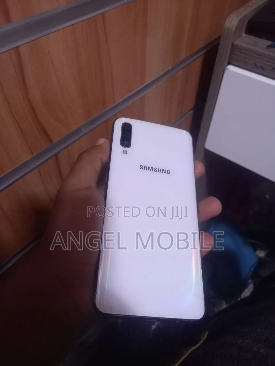 New Samsung Galaxy A70 128 GB White