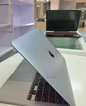 Photo - New Laptop Apple MacBook Pro 2020 16GB Intel Core I5 SSD 1T