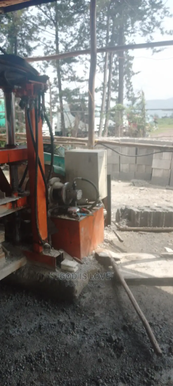 የሚሸጥ ብሎኬት ማምረቻ ማሽን Block Making Machine