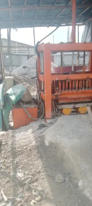 Photo - የሚሸጥ ብሎኬት ማምረቻ ማሽን Block Making Machine