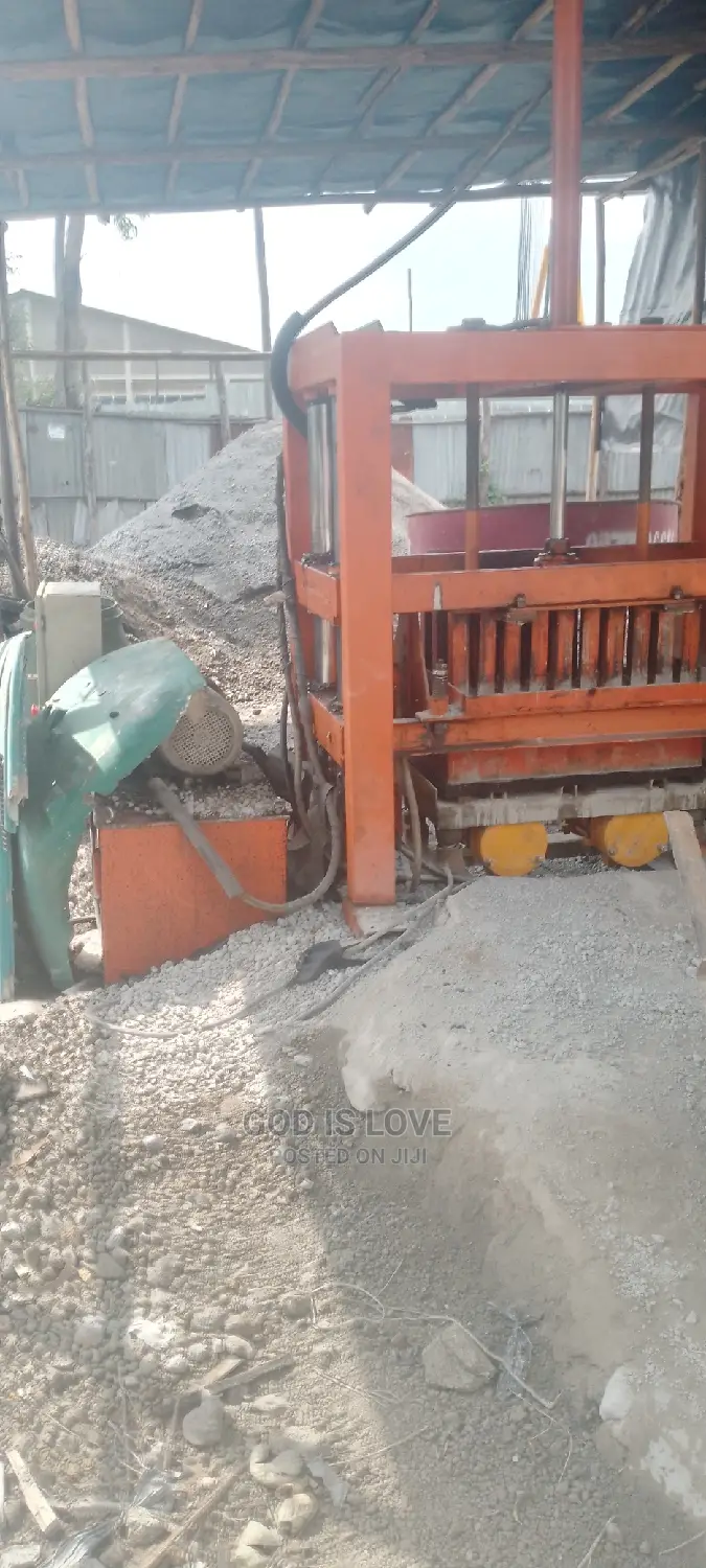 የሚሸጥ ብሎኬት ማምረቻ ማሽን Block Making Machine