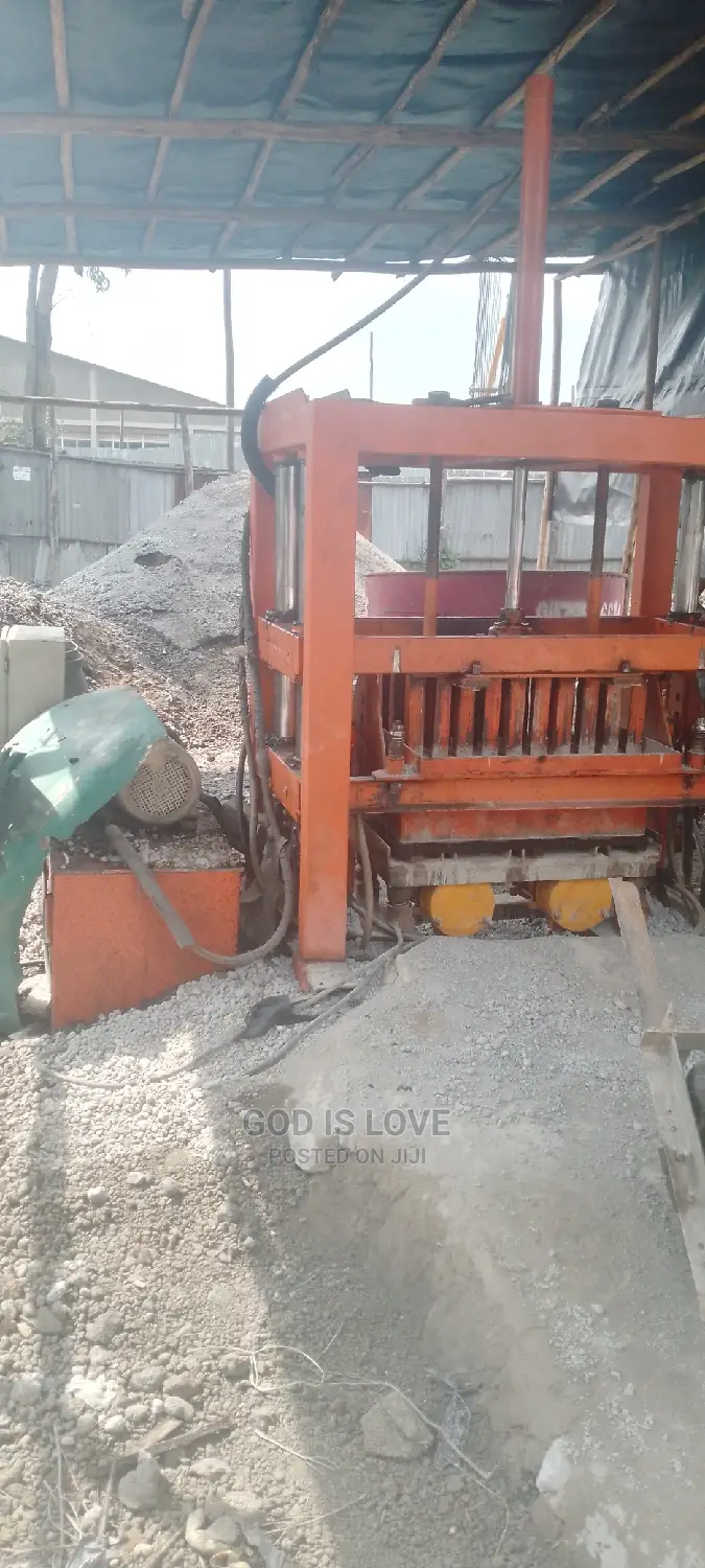 የሚሸጥ ብሎኬት ማምረቻ ማሽን Block Making Machine
