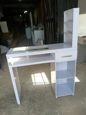 Photo - Nail Table (የጥፍር ጠረጴዛ)