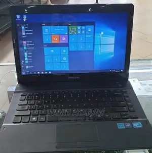 New Laptop Samsung NP300E4X 4GB Intel Celeron HDD 500GB