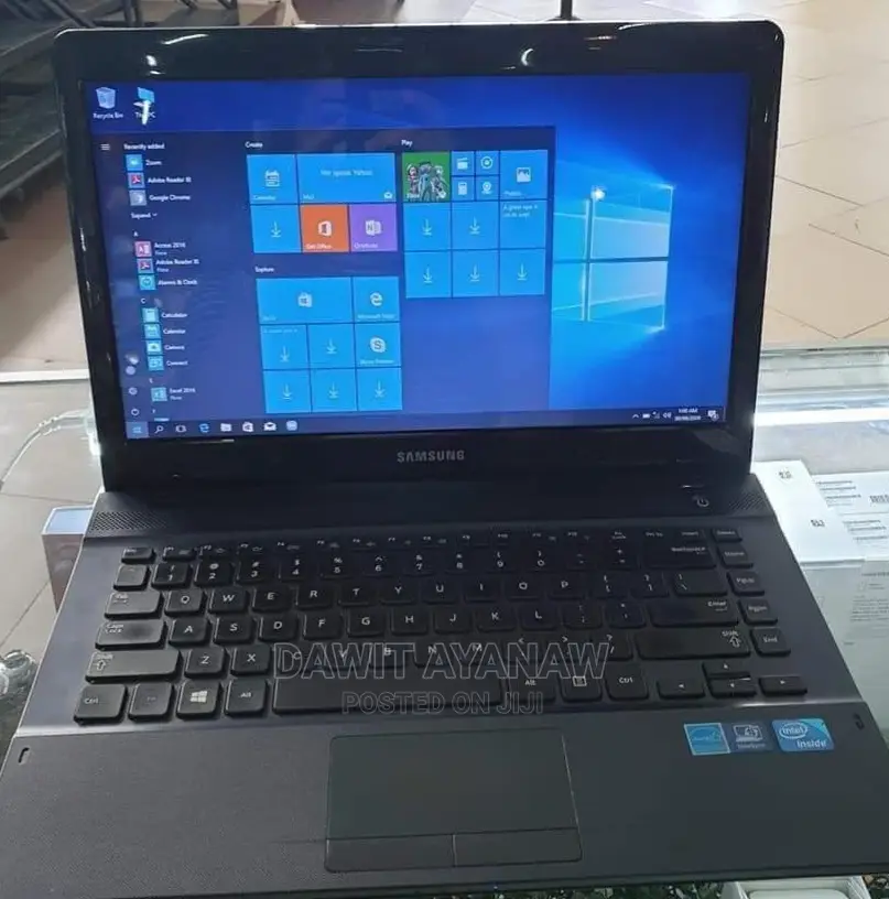 New Laptop Samsung NP300E4X 4GB Intel Celeron HDD 500GB