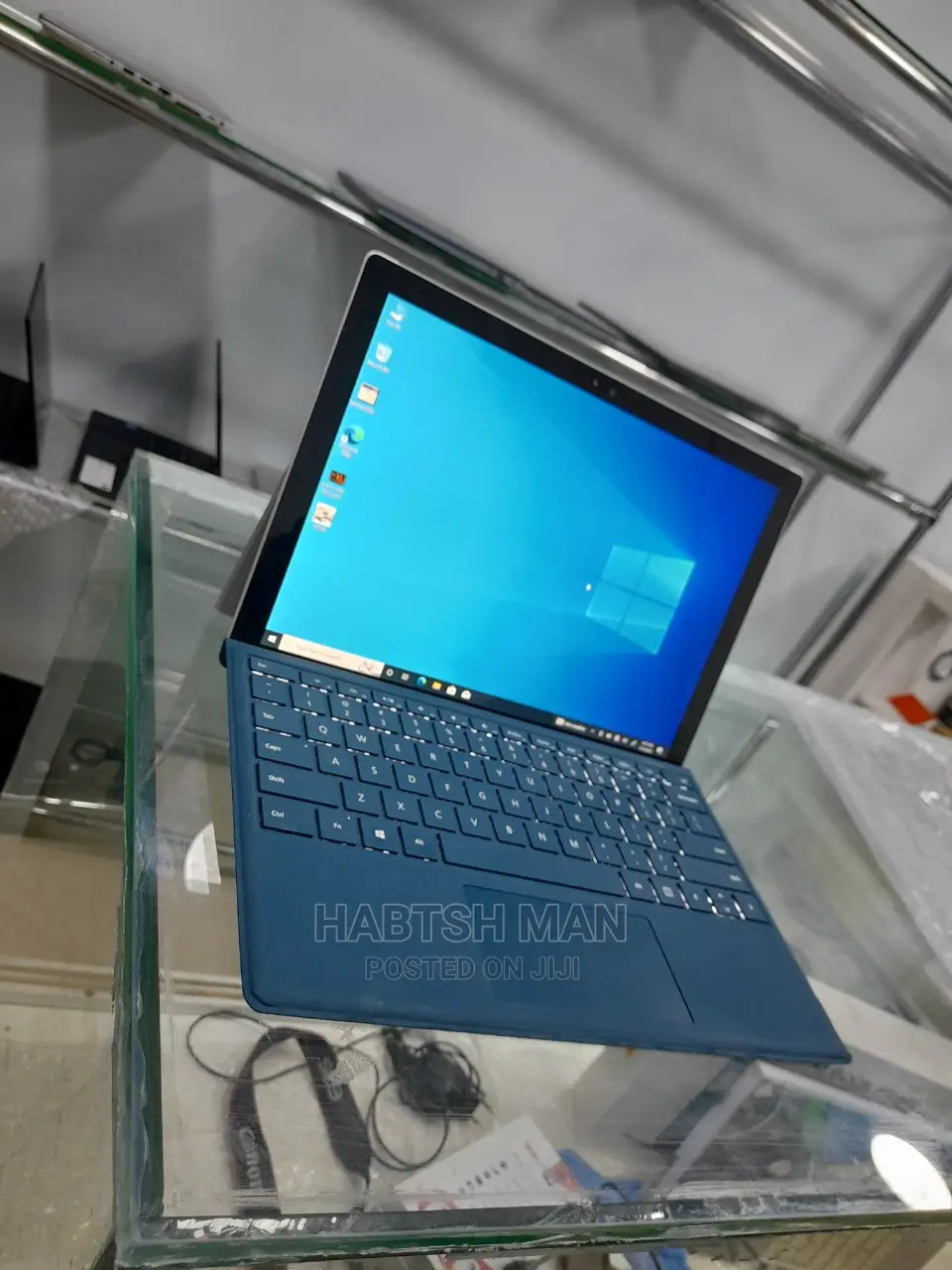 New Laptop Microsoft Surface 8GB Intel Core I5 SSD 256GB