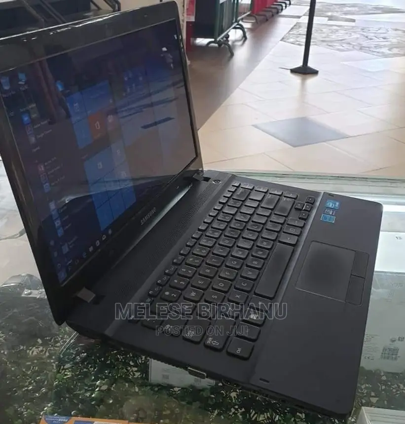 New Laptop Samsung 4GB HDD 500GB
