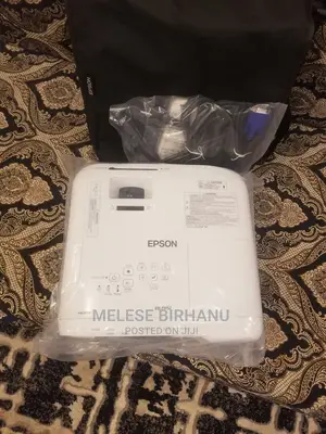 New Epson EB-FH52 Projector
