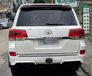 Toyota Land Cruiser 2020 White
