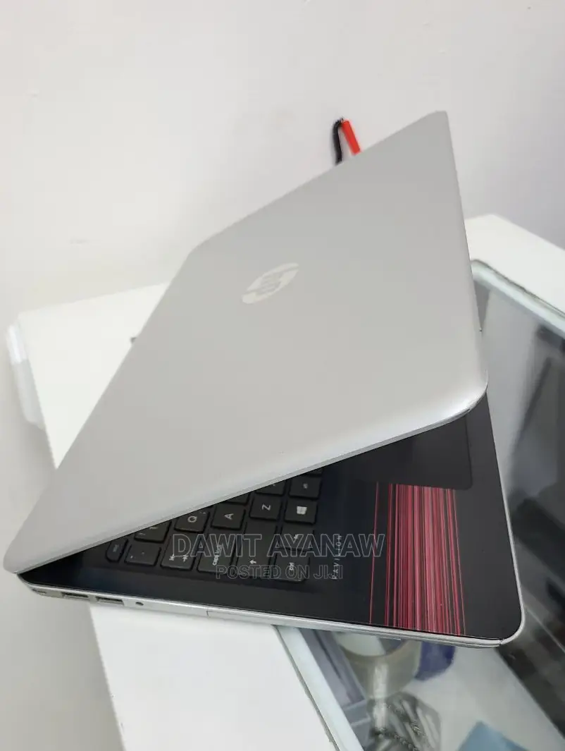 New Laptop HP Pavilion 15-Eh0050wm 8GB Intel Core I7 HDD 1T