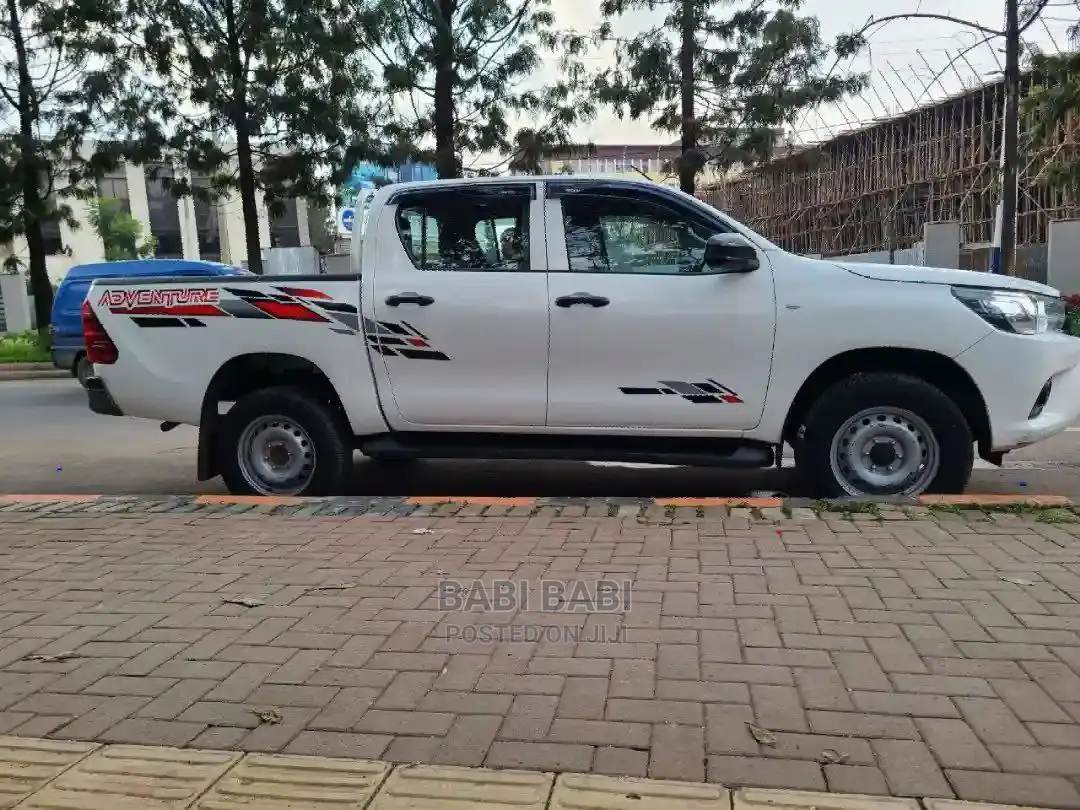 Toyota Hilux 2018 White