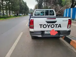 Toyota Hilux 2018 White