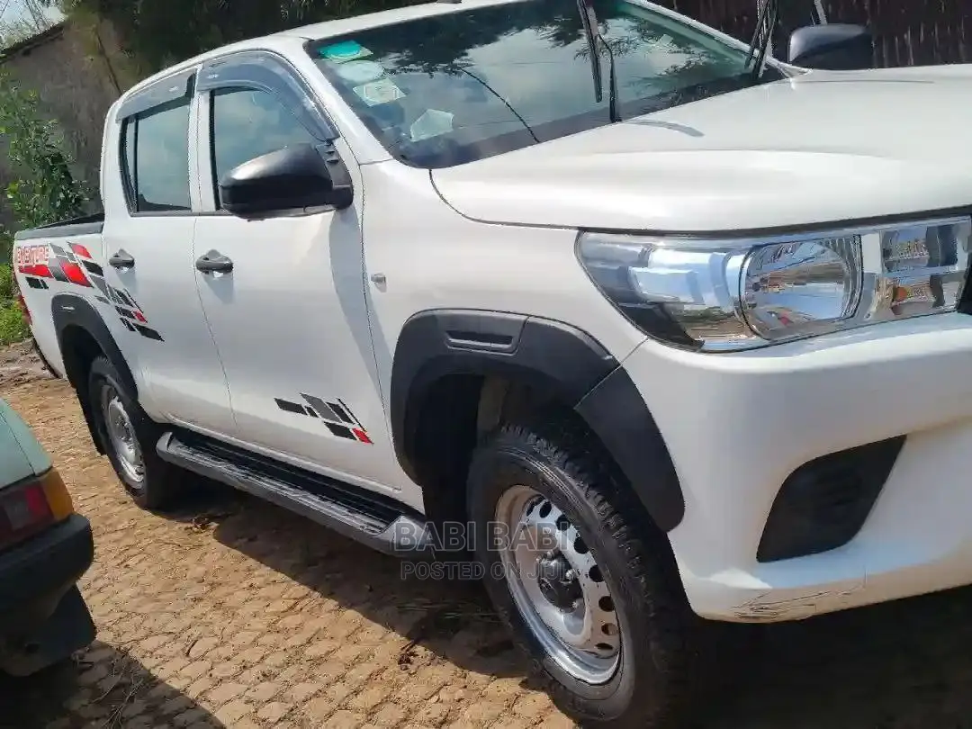 Toyota Hilux 2018 White