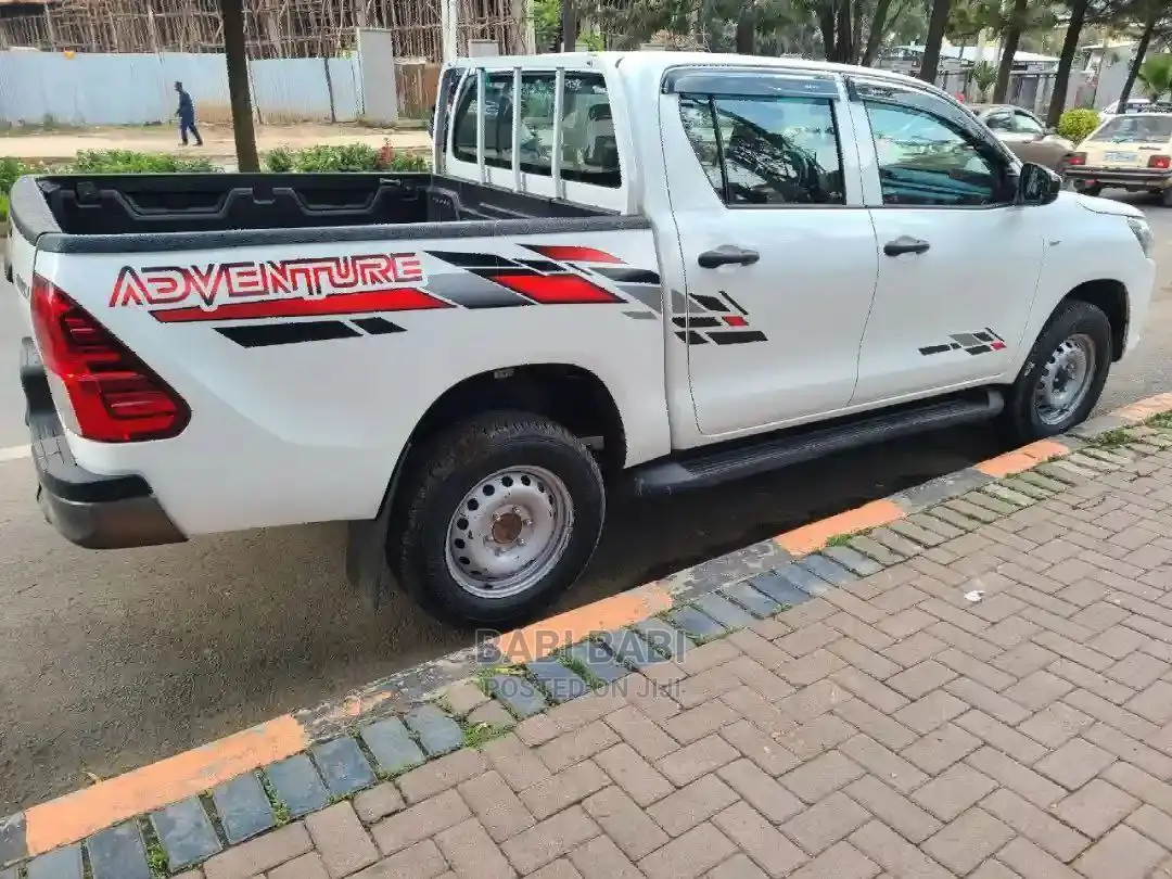 Toyota Hilux 2018 White