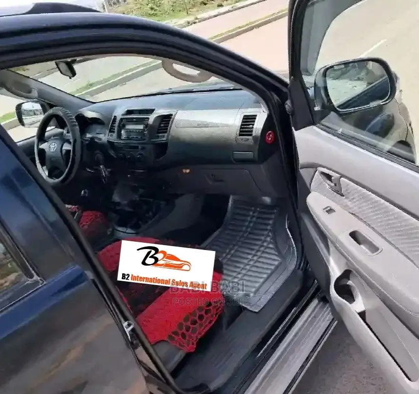 Toyota Hilux 2014 Black