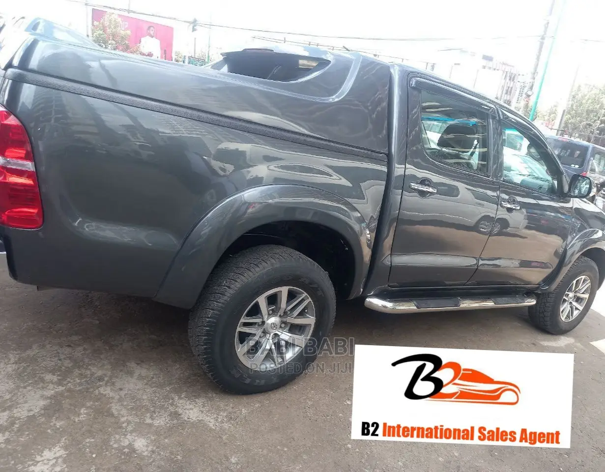 Toyota Hilux 2015 Gray