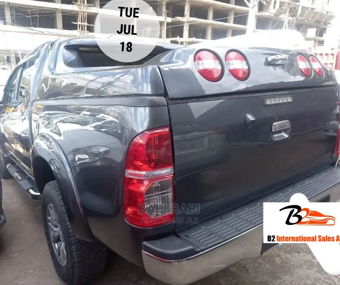 Toyota Hilux 2015 Gray