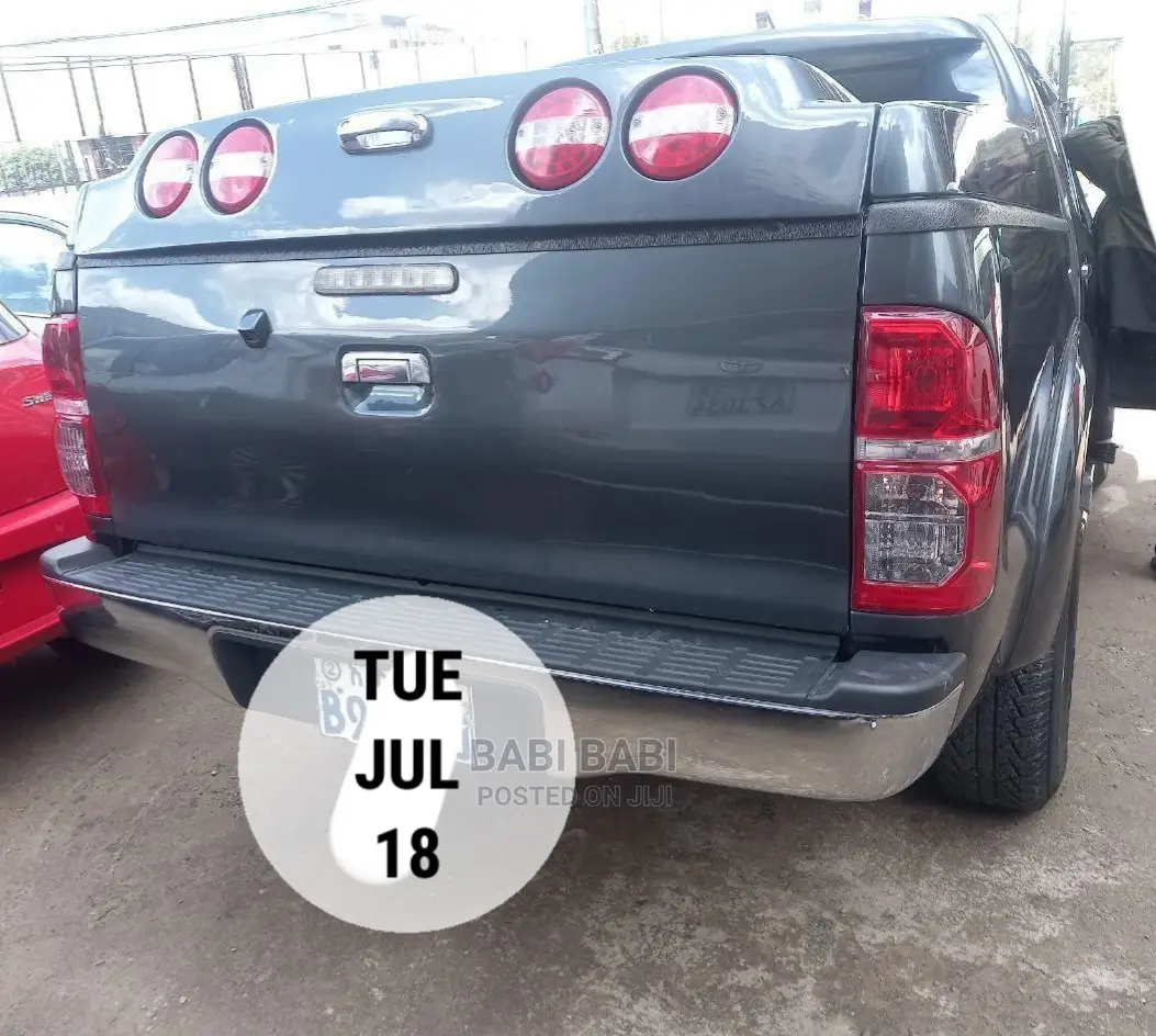 Toyota Hilux 2015 Gray