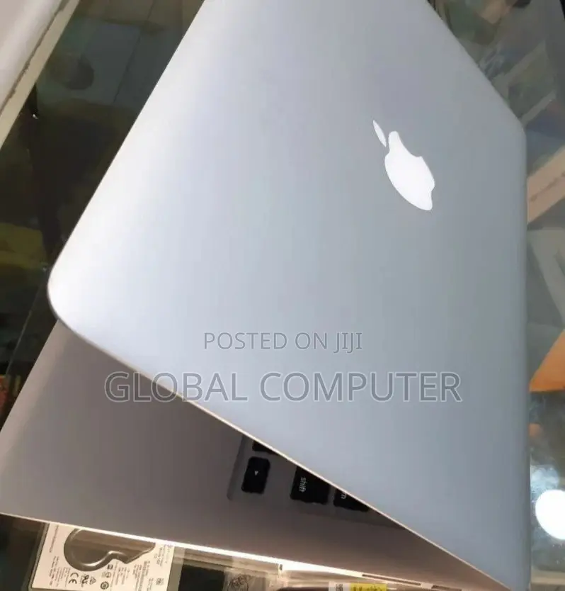 New Laptop Apple MacBook 2017 8GB Intel Core I5 SSD 256GB