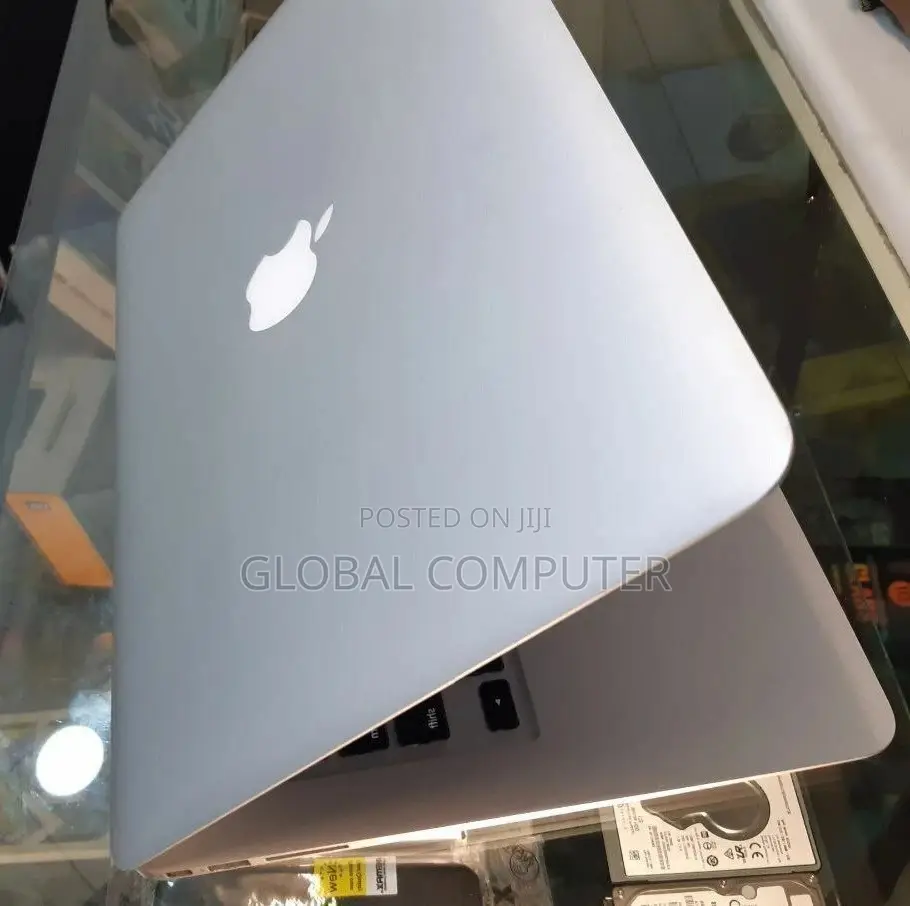 New Laptop Apple MacBook 2017 8GB Intel Core I5 SSD 256GB