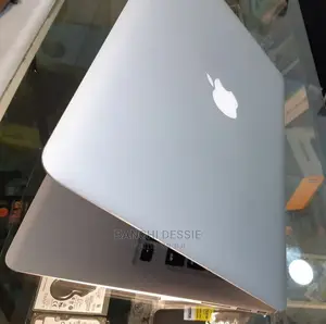 New Laptop Apple MacBook 2017 8GB Intel Core I5 SSD 128GB