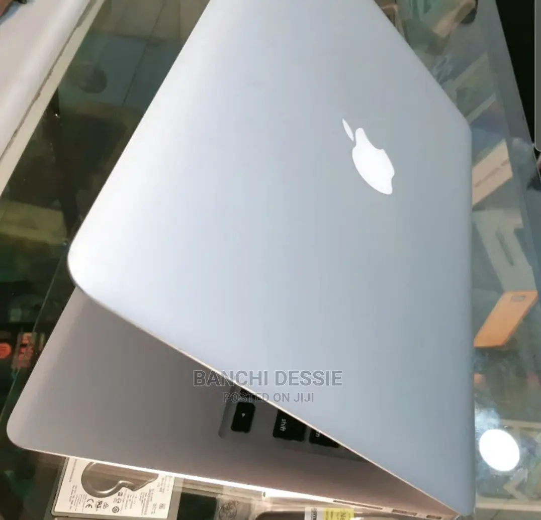 New Laptop Apple MacBook 2017 8GB Intel Core I5 SSD 128GB