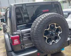 Photo - New Jeep Wrangler 2022 Gray