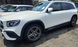 Photo - New Mercedes-Benz GLB-Class 2022 White