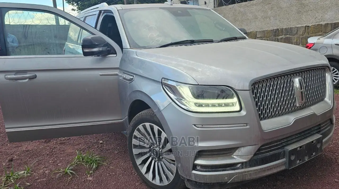New Lincoln Navigator 2023 Silver