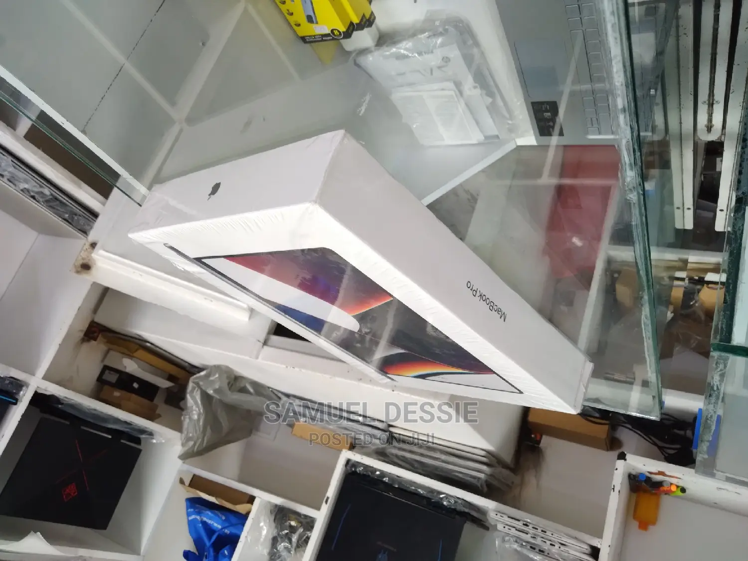 New Laptop Apple MacBook Pro M1 16GB Apple M1 Pro SSD 512GB