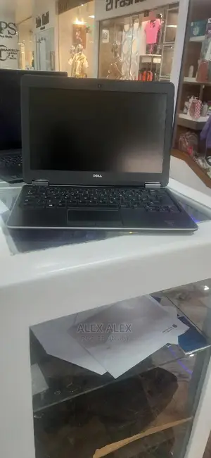 Photo - New Laptop Dell Inspiron 15 8GB Intel Core I5 SSD 250GB