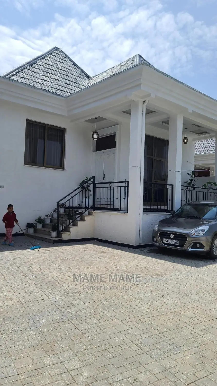 3bdrm Villa in Addis Abeba, Bole for sale